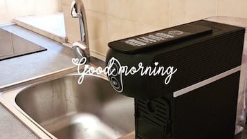 Herdplatte, Wasserkocher mit Kaffee-/Teezubehör