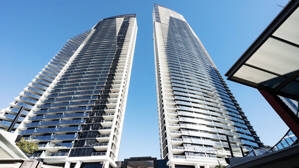 Exterior - Circle On Cavill High Floor 1 Bedroom Apartment - CoastHM (Surfers Paradise)
