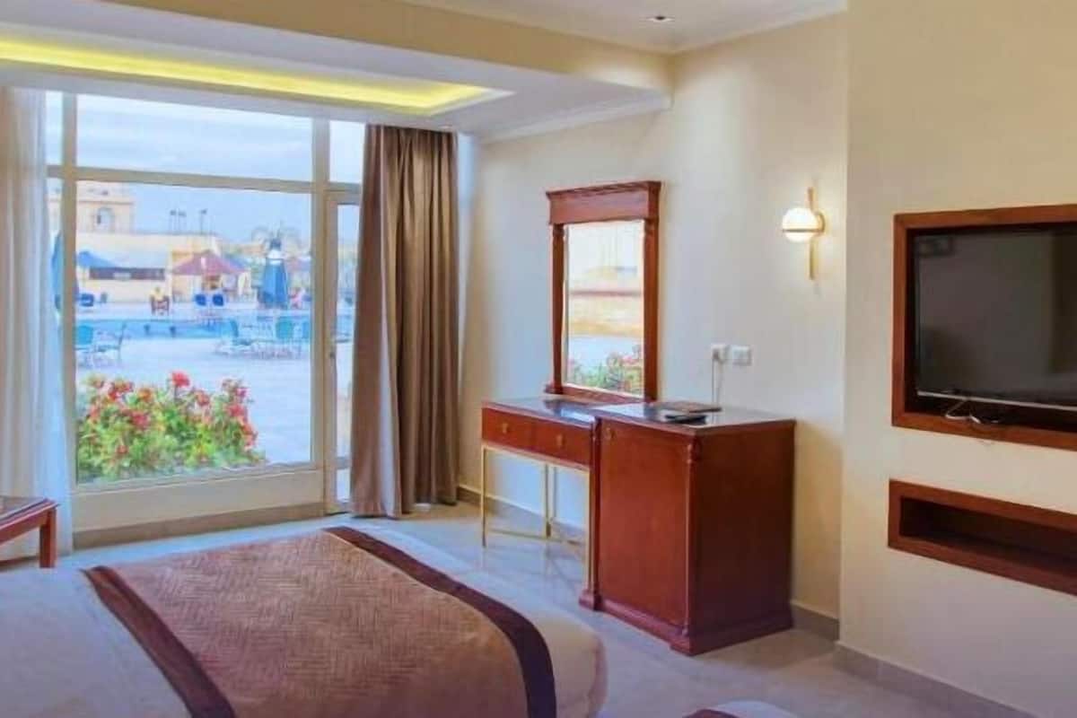 Basic Room, 2 Bedrooms, Pool View | 1 bedroom, desk, laptop workspace, bed sheets