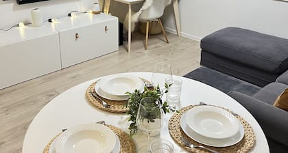 Oakwood park apartment - cozy, bright & close to city center !