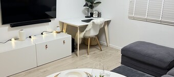 Oakwood park apartment - cozy, bright & close to city center !