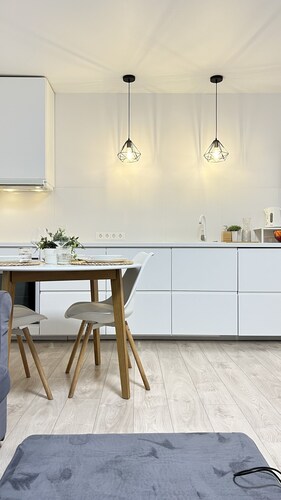 Oakwood park apartment - cozy, bright & close to city center !