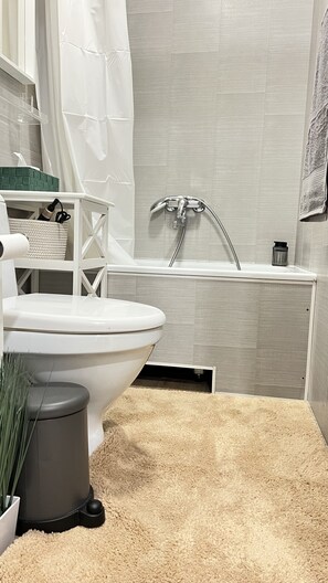 Hårføner, håndklær, såpe og sjampo