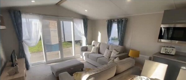 Apartment | Living area | TV - Impeccable 3-bed Caravan in Clacton-on-sea (Clacton-on-Sea)