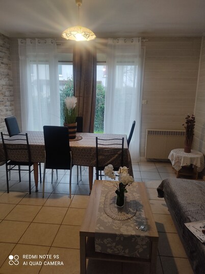 Agréable Petite Maison de Campagne Dans les Environs de Chef-boutonne 79