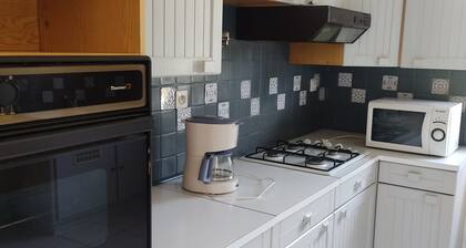 Agréable Petite Maison de Campagne Dans les Environs de Chef-boutonne 79