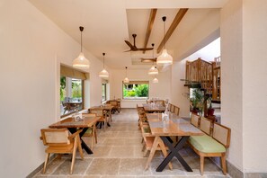 Restaurant - Lemon Tree Wildlife Resort Kanha (Baihar)