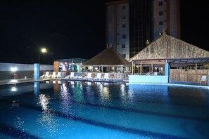 Pool - Signatious Hotel and Suites (Warri)