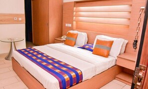 Classic Room | Free WiFi, bed sheets - Signatious Hotel and Suites (Warri)