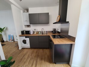 Micro-ondes, four, plaque de cuisson, lave-vaisselle