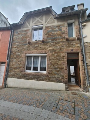 Exterior detail - Marceline: Maison de Ville, au Coeur de Lannion, Entièrement Rénovée en 2023 (Lannion)