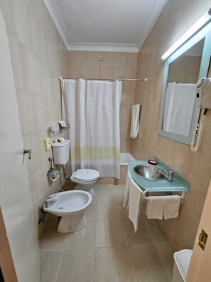 Panoramic Room, 1 Bedroom | Bathroom | Combined shower/tub, hair dryer, bidet, towels