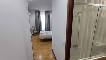 Basic Double Room, Ensuite | Blackout drapes, free WiFi, bed sheets