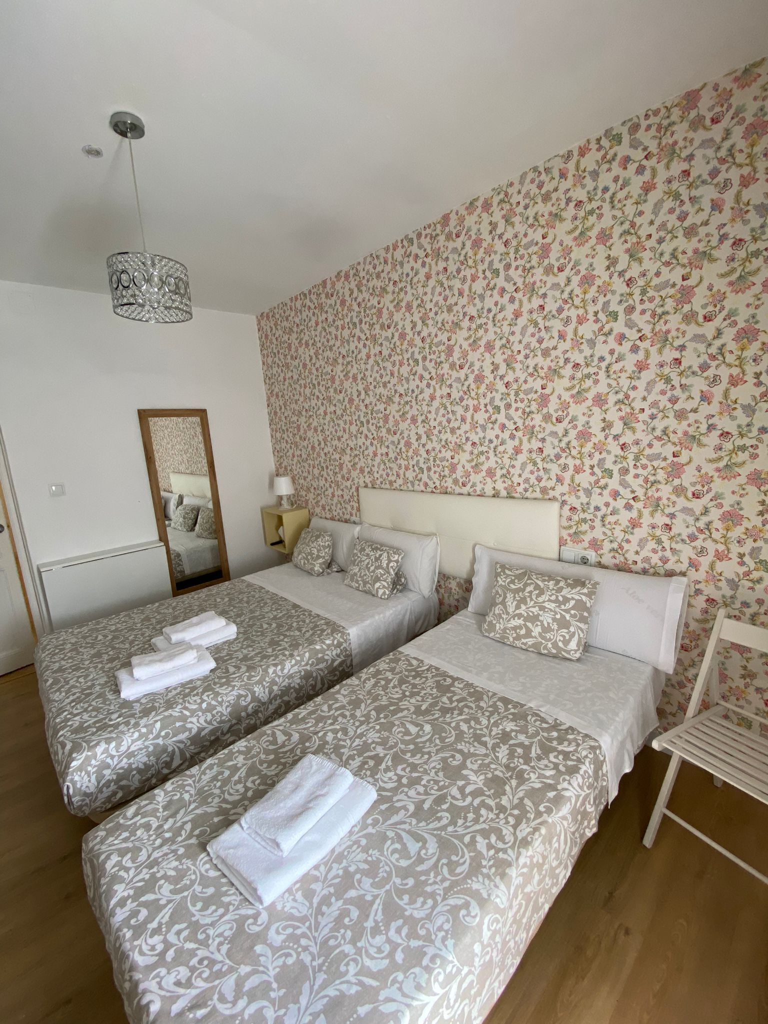 Habitacion Matrimonial con Supletoria con baño compartido | Blackout drapes, free WiFi, bed sheets