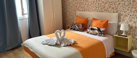 1 dormitori, cortines opaques, wifi gratuïta i roba de llit