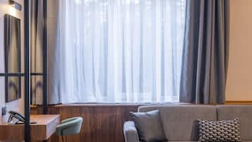 Deluxe-sviitti, 1 makuuhuone, tupakointi kielletty, kaupunkinäköala | 1 makuuhuone, italialaiset Frette-lakanat, ylelliset vuodevaatteet