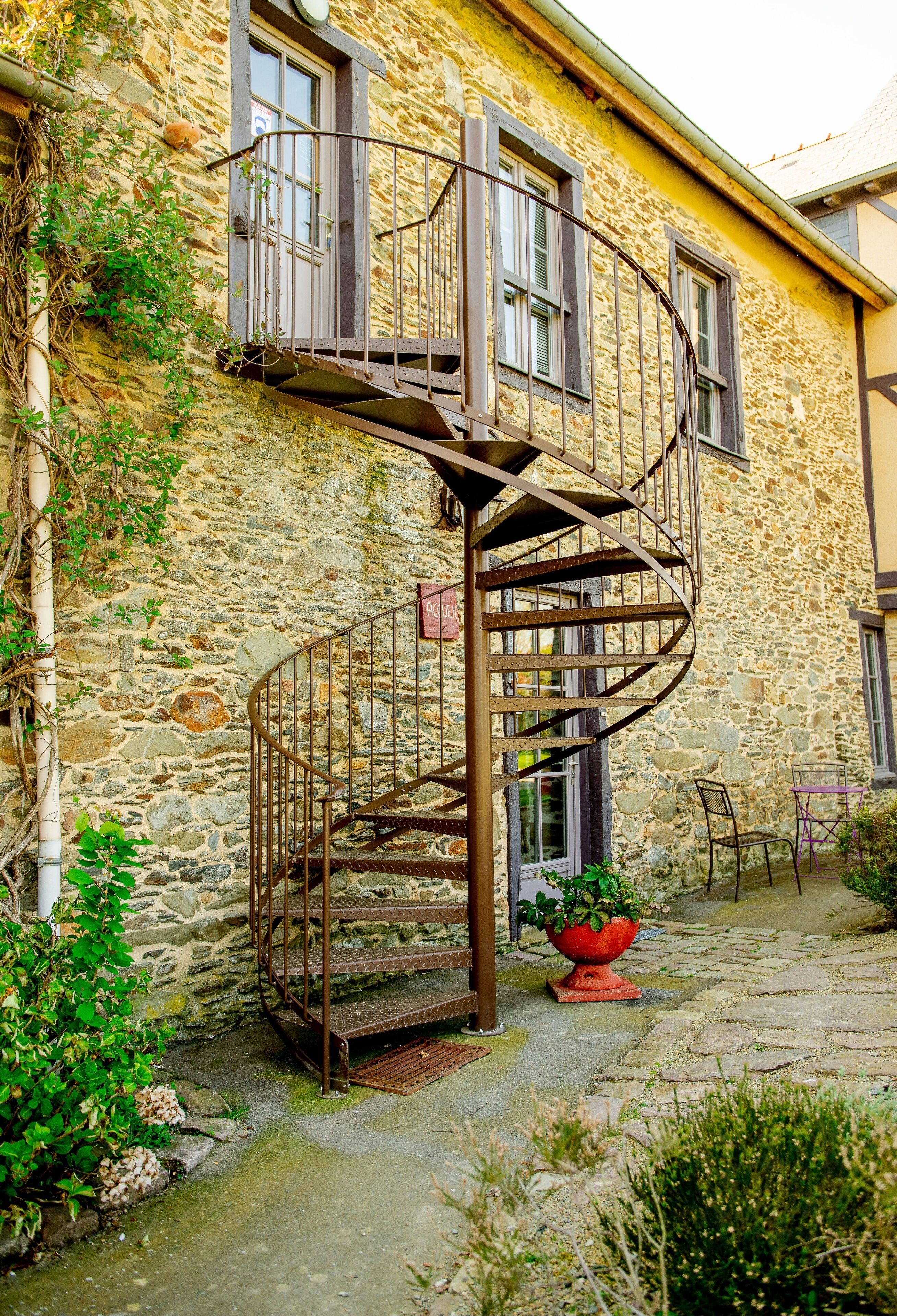 Blackout curtains, free WiFi