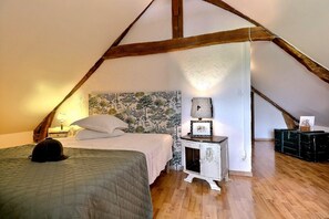 Rom – standard | Blendingsgardiner og wi-fi (inkludert)