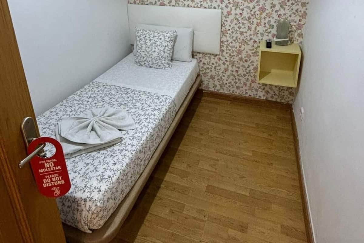 Wifi gratis y ropa de cama