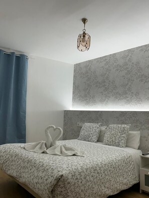 Economy Double Room, Private Bathroom | Free WiFi, bed sheets - New Dream Madrid (Madrid)