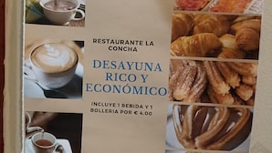 Menú del Restaurante La Concha con opciones de desayuno como cruasanes, bollería y café.