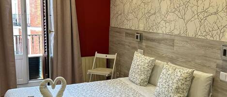 Kahden hengen huone, oma kylpyhuone | Ilmainen Wi-Fi, vuodevaatteet