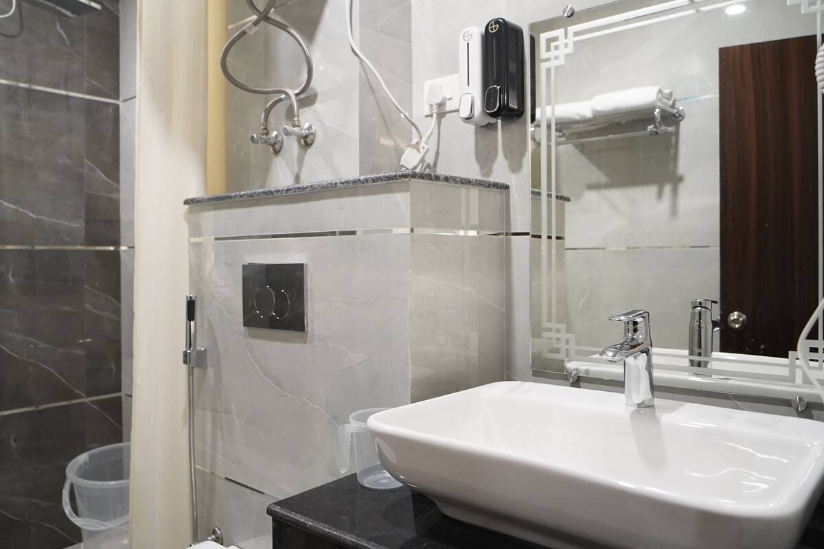 Gold Club Family Room | Bathroom