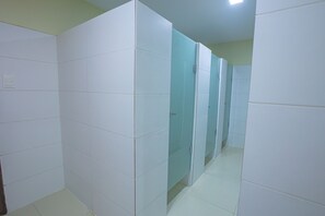 Economy Room | Bathroom