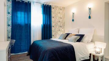 3 bedrooms, desk, iron/ironing board, bed sheets