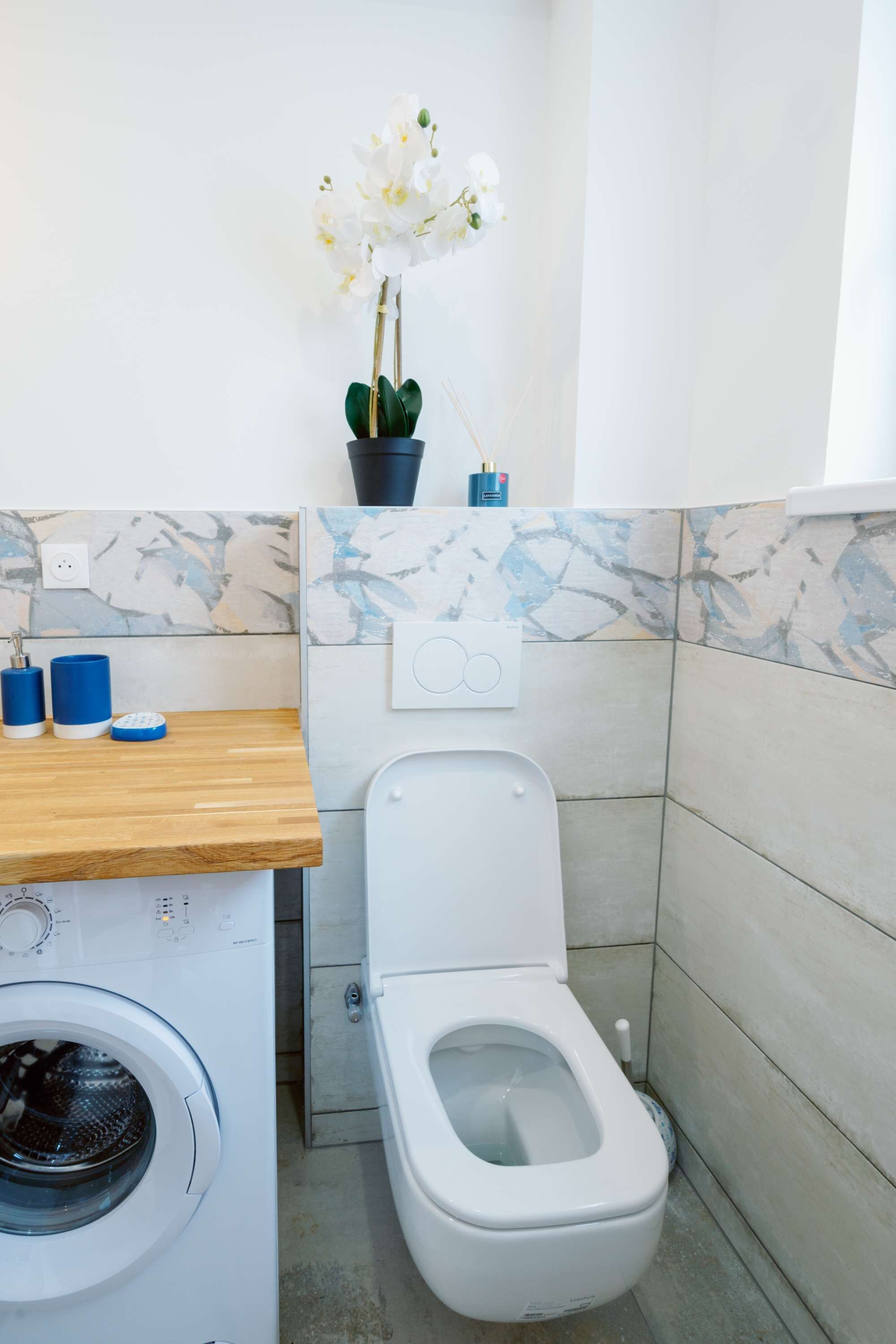 Een douche, een haardroger, handdoeken