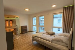 2 bedrooms, iron/ironing board, travel crib, free WiFi - Luxuriöse Wohnung am Flussufer mit Infrarotsauna (Echternacherbrück)