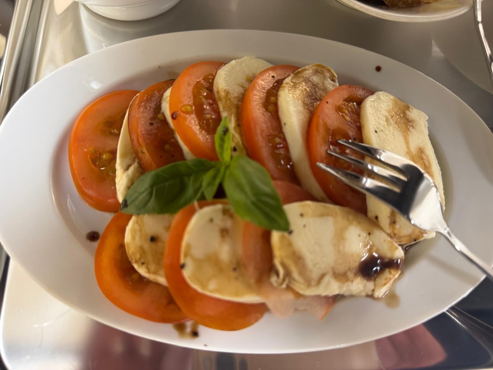 Tägliches Frühstücksbuffet (12.5 EUR pro Person)