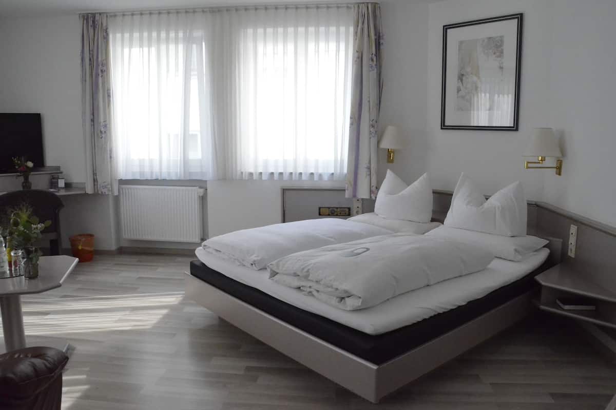 Comfort Double or Twin Room | Hypo-allergenic bedding, desk, free WiFi