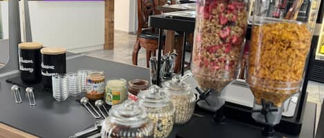 Desayuno buffet todos los días (EUR 12.5 por persona)