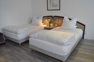 Ropa de cama hipoalergénica, escritorio y wifi gratis