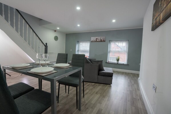 Dining - City Centre Modern 4 Person Apartment (Liverpool)