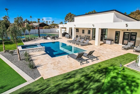 A heated pool - New|Luxury|Resort Yard|Spacious (Scottsdale)