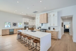 Fridge, microwave, oven, stovetop - New|Luxury|Resort Yard|Spacious (Scottsdale)