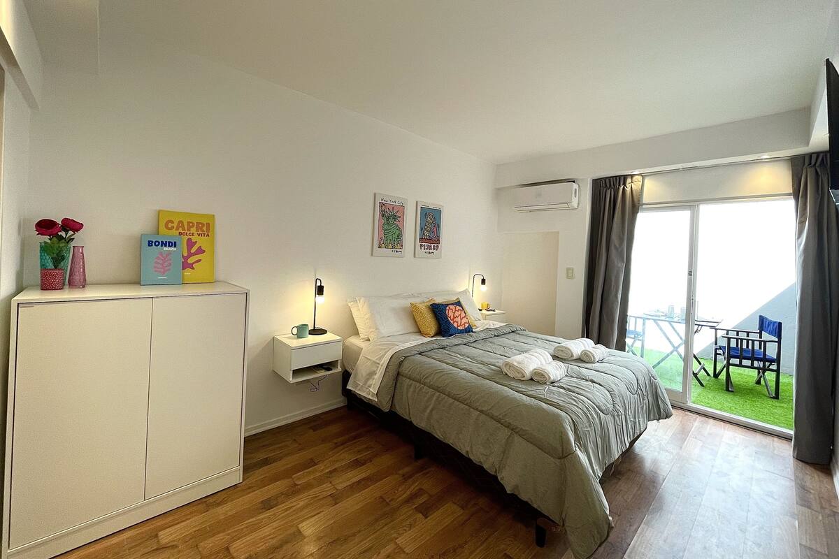 Habitación doble Premium | Cortinas blackout, insonorización y tabla de planchar con plancha