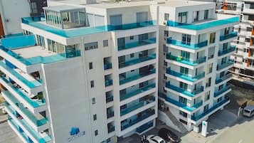 Family Apartment, 2 Bedrooms, Hot Tub | Terrace/patio