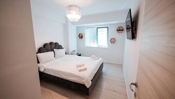 Departamento estándar, 1 habitación, balcón, vista parcial al mar | Ropa de cama hipoalergénica y cortinas blackout