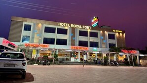 A hotel named "HOTEL ROYAL FORT" with a restaurant and a snack point.