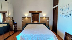 1 chambre, fer et planche à repasser, accès à Internet, literie fournie