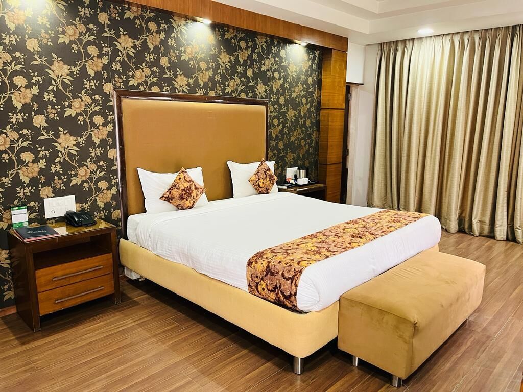 Premium Single Room | In-room safe, laptop workspace, soundproofing, iron/ironing board
