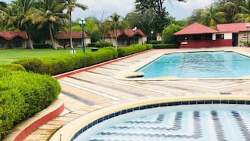 Piscina coperta, piscina all'aperto