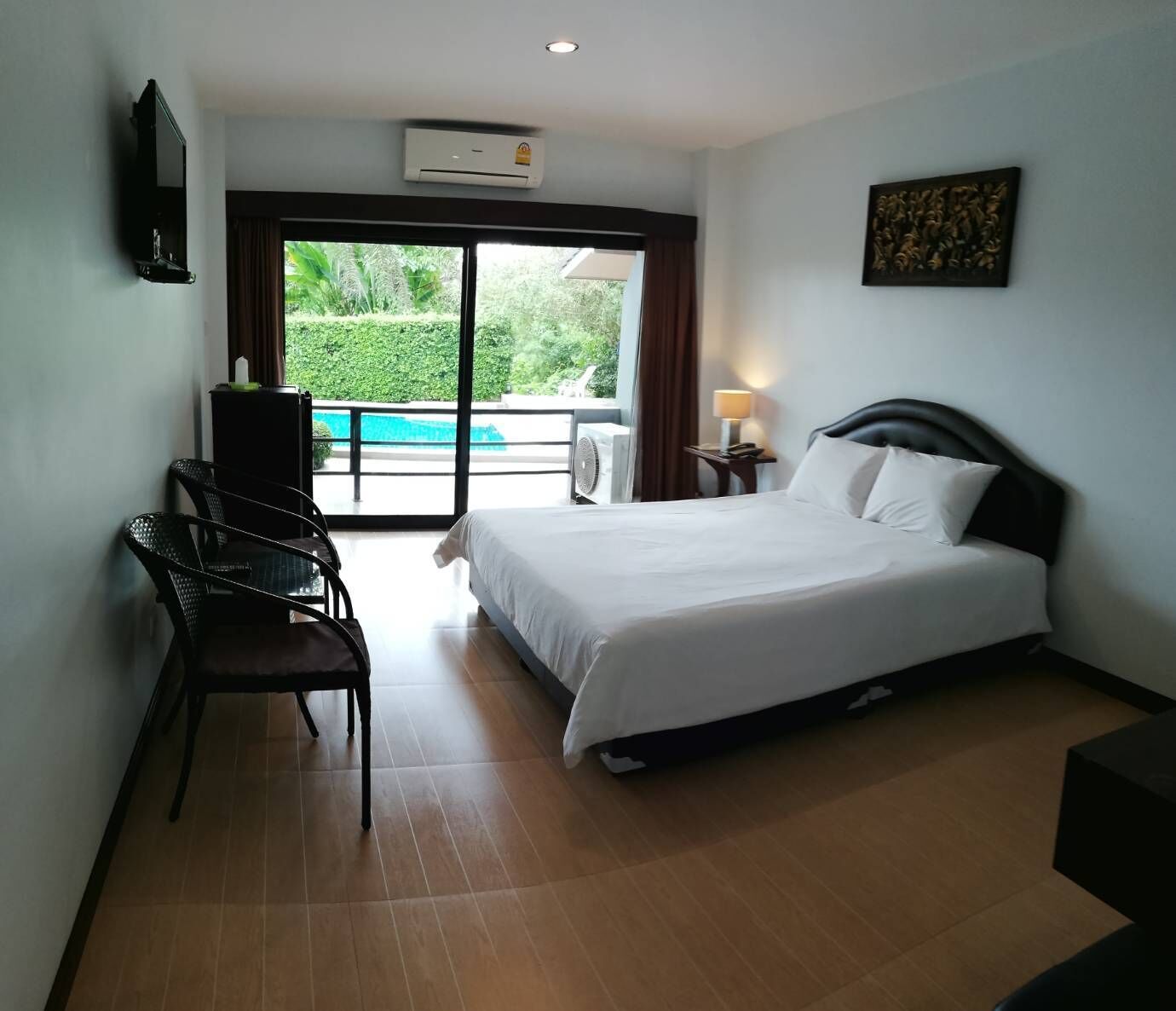 Habitación básica, 1 habitación, para no fumadores, junto a la alberca | Cortinas blackout, wifi gratis y ropa de cama 