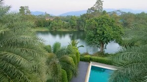A pool with a view of a lake and mountains in the background. - Evergreenresort (Makham)