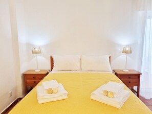 3 bedrooms, desk, iron/ironing board, free WiFi