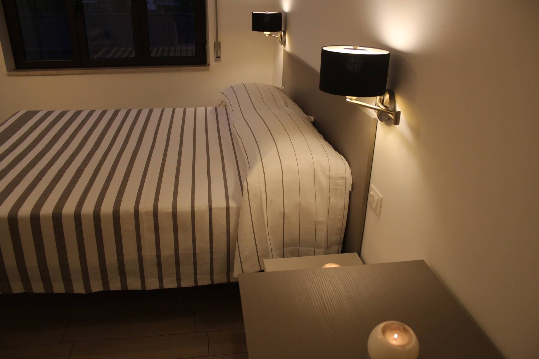 1 chambre, fer et planche à repasser, accès Internet