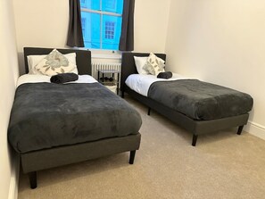 2 Schlafzimmer, Schreibtisch, Bügeleisen/Bügelbrett, kostenloses WLAN